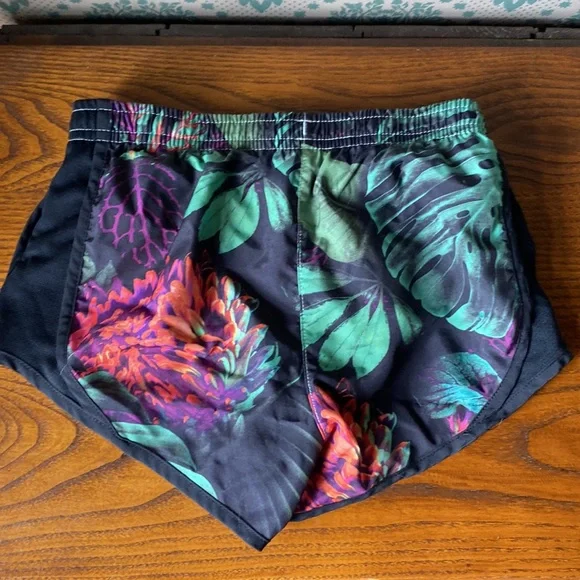 🎉HP👉Nike tropical flowered running shorts size XS - Picture 4 of 7